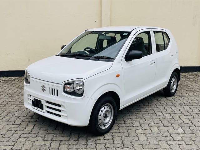 White Suzuki Alto 2017 hatchback