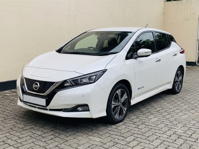 White Nissan Leaf 2018 electric hatchback